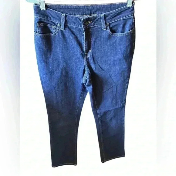L.L. Bean Size 8 favorite fit denim jeans. EUC - Picture 6 of 16